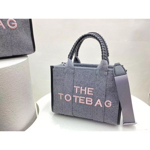 womens totes bags designers shopping bag shoulder crossbody small big letter patchwork knitting handbag 32cm two size
womens totes bags designers shopping bag shoulder crossbody small big letter patchwork knitting handbag 32cm two size