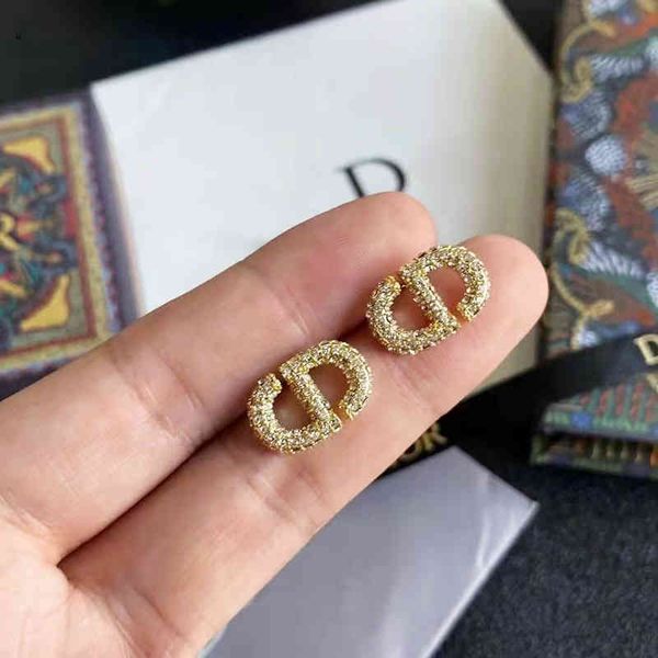 2022 new light luxury medieval full diamond letter small earrings female brass 925 silver needle earrings jewelry, Golden
2022 new light luxury medieval full diamond letter small earrings female brass 925 silver needle earrings jewelry, Golden