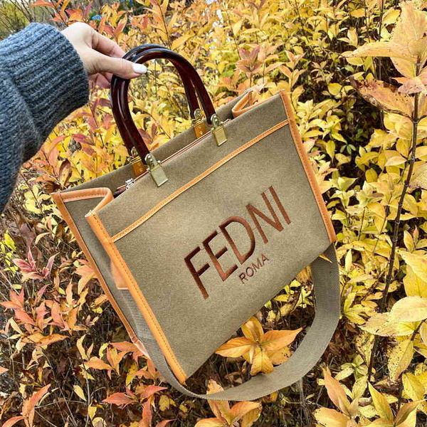 the same tote bag letter one shoulder handbag women's large capacity bag 20 autumn
the same tote bag letter one shoulder handbag women's large capacity bag 20 autumn