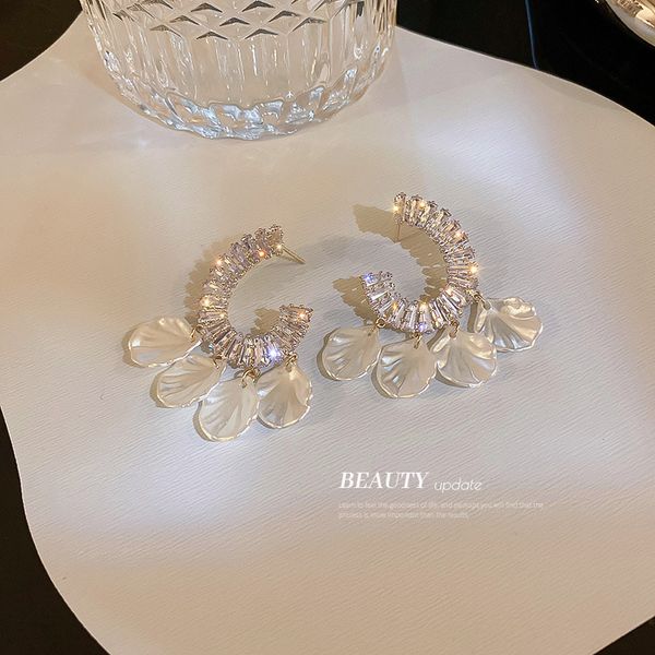925 silver needle zircon shell tassel earrings european and american fashion c- shaped high-key eardrop ins internet celebrity fairy earring, Golden
925 silver needle zircon shell tassel earrings european and american fashion c- shaped high-key eardrop ins internet celebrity fairy earring, Golden