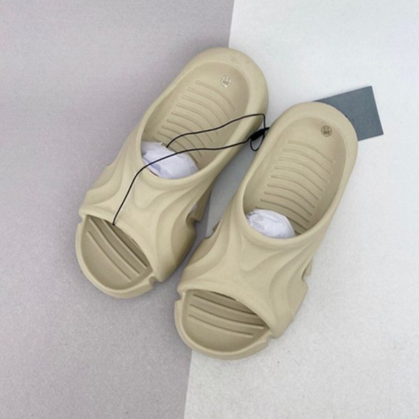 balencigas designer shoes designers women men triple s 3.0 molded slippers luxurys pool slides flip flops beach outdoor sports black blue wh
balencigas designer shoes designers women men triple s 3.0 molded slippers luxurys pool slides flip flops beach outdoor sports black blue wh