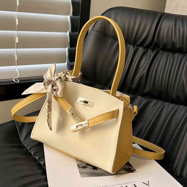 ladies fashion personality trend new brand bag wholesale bowknot handbag women's contrast color popular shoulder simple
ladies fashion personality trend new brand bag wholesale bowknot handbag women's contrast color popular shoulder simple