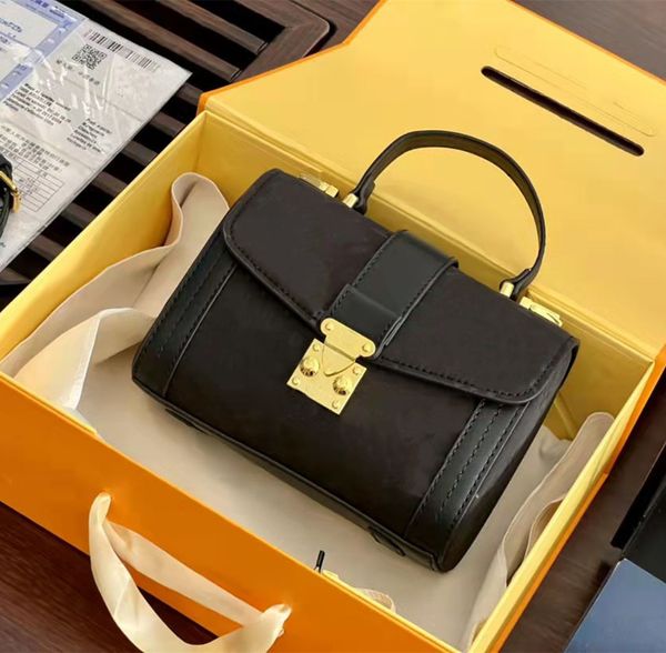 luxury designer wallet bag shoulder purse fashion lady shopping handbag women letter popular totes pillow practical wallets
luxury designer wallet bag shoulder purse fashion lady shopping handbag women letter popular totes pillow practical wallets