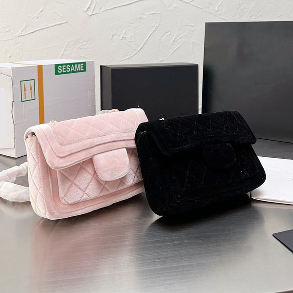2022 w classic mini flap velour square bags quilted pink black cosmetic case vanity tofu pocket purse vintage gold hardware matelasse chain
2022 w classic mini flap velour square bags quilted pink black cosmetic case vanity tofu pocket purse vintage gold hardware matelasse chain