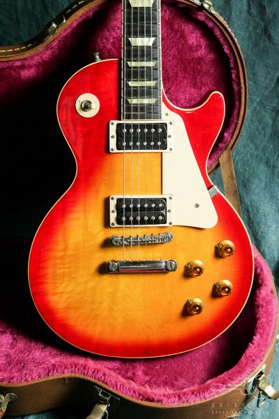 paul classic 1998 cherry sunburst electric guitar 
paul classic 1998 cherry sunburst electric guitar