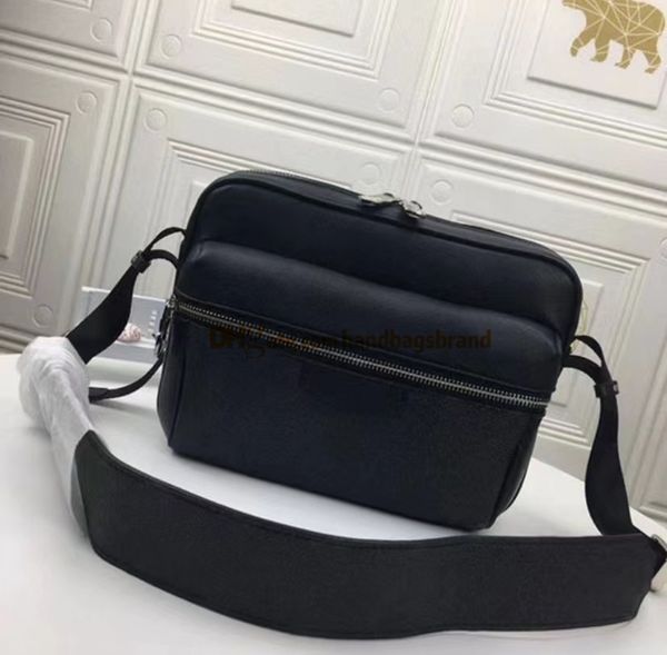luxury designer outdoor messenger bag leather men crossbody bag men's zipper handbag fashion famous pochette postman bag size 26*20*10.
luxury designer outdoor messenger bag leather men crossbody bag men's zipper handbag fashion famous pochette postman bag size 26*20*10.
