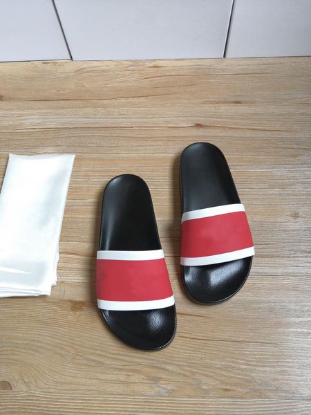 luxurys designer classical rubber slippers sandals men's and women's fashion couple beach shoes flat non-slip slippers size 35-46, Black
luxurys designer classical rubber slippers sandals men's and women's fashion couple beach shoes flat non-slip slippers size 35-46, Black