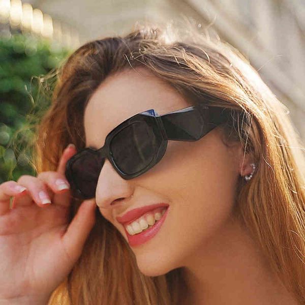 new fancy fashion men's and women's fashion street shooting sunglasses personality cool optical glass crop, White;black
new fancy fashion men's and women's fashion street shooting sunglasses personality cool optical glass crop, White;black
