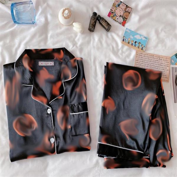 new letter ms designer bath robe womens silk ladies satin pajama lingerie sleepwear bath gown pjs nightgown t-shirt + pants su2861
new letter ms designer bath robe womens silk ladies satin pajama lingerie sleepwear bath gown pjs nightgown t-shirt + pants su2861