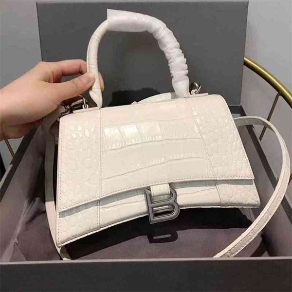 balenciga italy designer women 2022 net red b home hourglass leather women's crocodile pattern single shoulder mini portable messenger
balenciga italy designer women 2022 net red b home hourglass leather women's crocodile pattern single shoulder mini portable messenger
