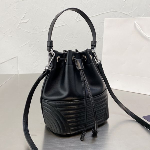 2022 bucket bag totes bags strapping luxury designer brand fashion shoulder handbags quality women chain phone bag wallet cross body metalli
2022 bucket bag totes bags strapping luxury designer brand fashion shoulder handbags quality women chain phone bag wallet cross body metalli