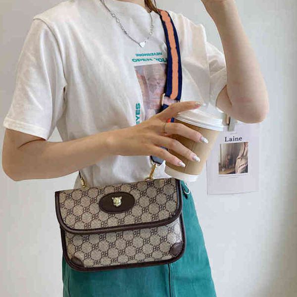 new broadband printed sling shoulder messenger bag women's leisure multifunctional flower chest handbags design deals
new broadband printed sling shoulder messenger bag women's leisure multifunctional flower chest handbags design deals