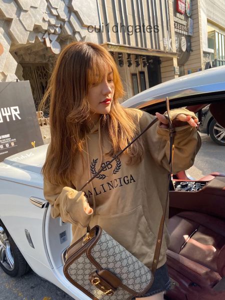 2022 designer b br coats and hoodies couple's sweater women's spring autumn thin round neck bottomed shirt boyfriend style 2022 co, Black
2022 designer b br coats and hoodies couple's sweater women's spring autumn thin round neck bottomed shirt boyfriend style 2022 co, Black