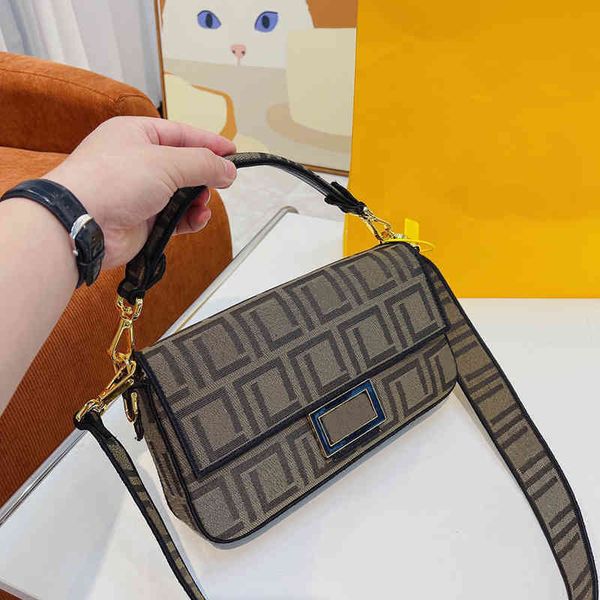 evening bags designer baguette bag women handbag classic letters tote fashion print shoulder bag beach messenger crossbody purses 220712
evening bags designer baguette bag women handbag classic letters tote fashion print shoulder bag beach messenger crossbody purses 220712