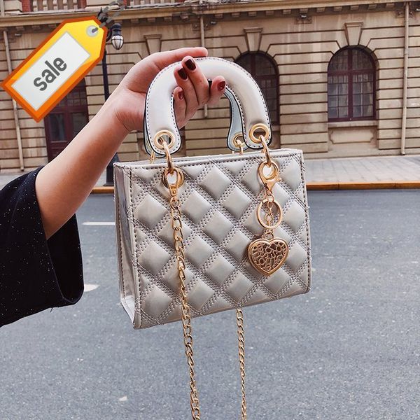 fashion hand-held red capacity ladies tassel shoulder bag large letter handbag casual factory outlet
fashion hand-held red capacity ladies tassel shoulder bag large letter handbag casual factory outlet