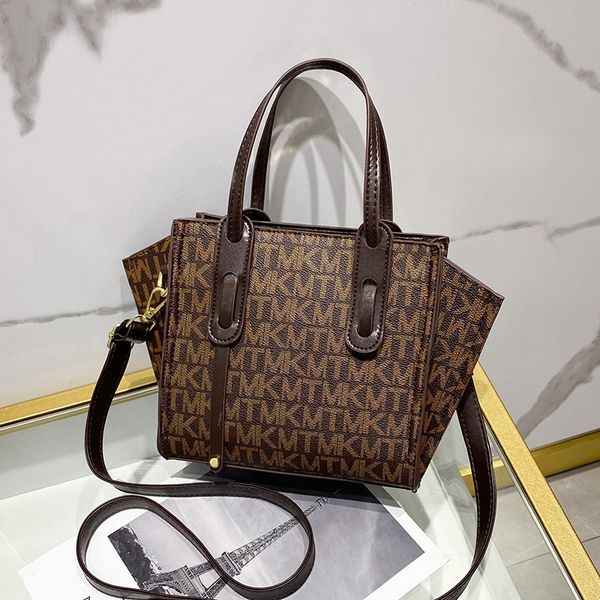 wholesale factory ladies leathers shoulder bags sweet little fresh plaid handbag street fashion printed wing bag elegant joker contrast leat
wholesale factory ladies leathers shoulder bags sweet little fresh plaid handbag street fashion printed wing bag elegant joker contrast leat