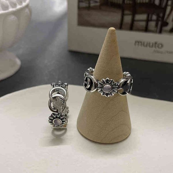 ring small daisy hollowed out flower pink shell letter ring men's and women's ring pair, Silver
ring small daisy hollowed out flower pink shell letter ring men's and women's ring pair, Silver