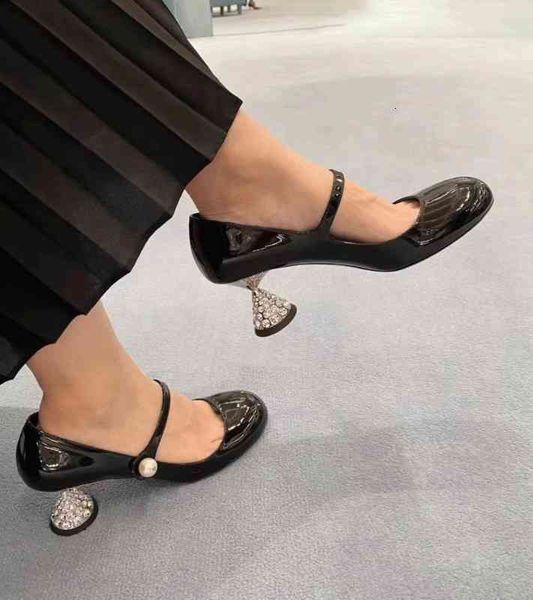 dress shoes miu home round head pink mary jane shoes patent leather shallow mouth pearl high-heeled one-sided belt single b3e9, Black
dress shoes miu home round head pink mary jane shoes patent leather shallow mouth pearl high-heeled one-sided belt single b3e9, Black