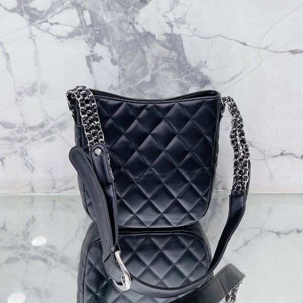 2022 vintage womens hobos quilted bags aged silver metal hardware adjustable shoulder strap crossbody outdoor sacoche designer large capacit
2022 vintage womens hobos quilted bags aged silver metal hardware adjustable shoulder strap crossbody outdoor sacoche designer large capacit