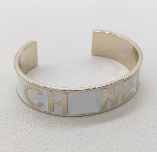 2022 charm opened bangle with black and white color enamel design for women wedding jewelry gift have box stamp ps4658, Golden
2022 charm opened bangle with black and white color enamel design for women wedding jewelry gift have box stamp ps4658, Golden