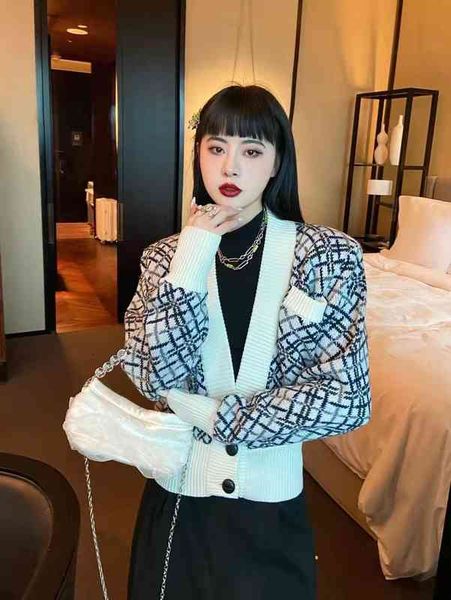 women's sweaters autumn and winter classic gradient gray black small rhombic jacquard v-neck two button high shoulder short cardigan ch, White;black
women's sweaters autumn and winter classic gradient gray black small rhombic jacquard v-neck two button high shoulder short cardigan ch, White;black