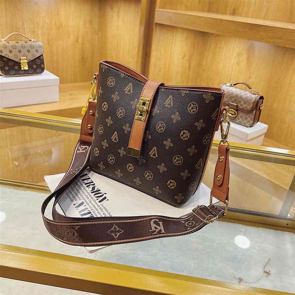 factory outlet bucket 2022 new autumn tote large capacity single shoulder messenger women's bag
factory outlet bucket 2022 new autumn tote large capacity single shoulder messenger women's bag