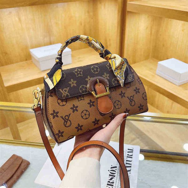 2022 factory wholesale new high sense printed handbag women's western style european and american one shoulder messenger bag for going
2022 factory wholesale new high sense printed handbag women's western style european and american one shoulder messenger bag for going