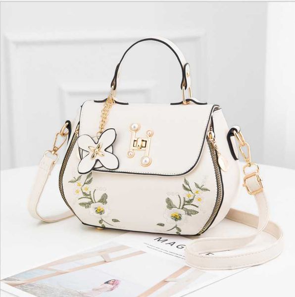 evening bags fashion embroidery female 2022 new handbags small sweet lady shoulder pu leather messenger y0506
evening bags fashion embroidery female 2022 new handbags small sweet lady shoulder pu leather messenger y0506