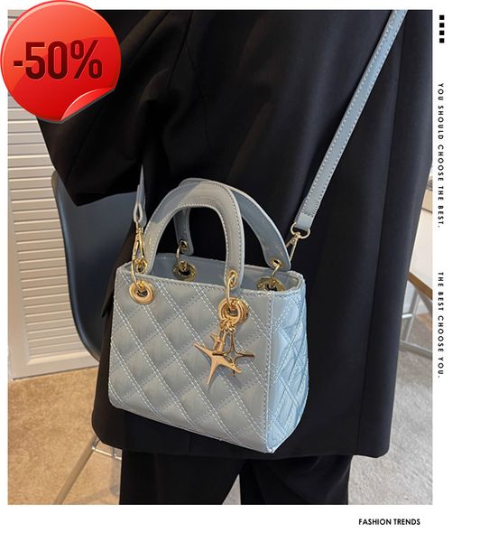 the factory directly online popular small 2022 new trendy version msenger bag fashion portable princs diana bag
the factory directly online popular small 2022 new trendy version msenger bag fashion portable princs diana bag