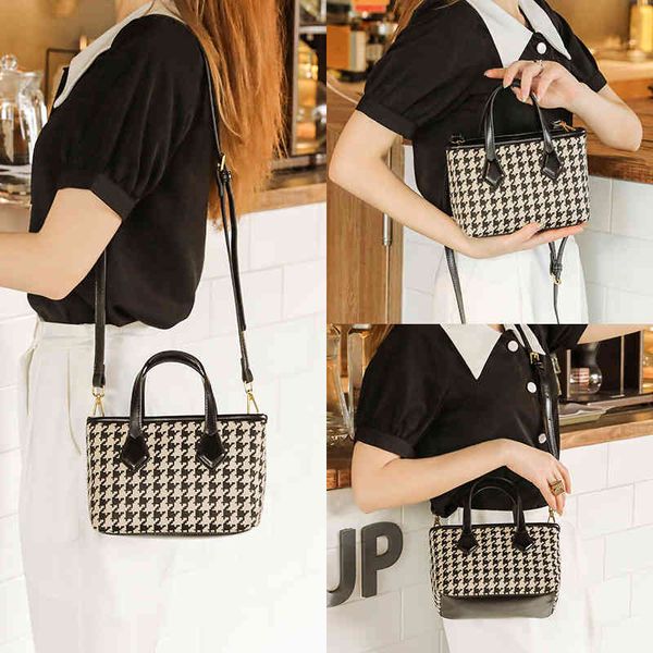 college style women's bag minority design printed bird lattice small man bucket cabbage basket portable one shoulder messenger bag purs
college style women's bag minority design printed bird lattice small man bucket cabbage basket portable one shoulder messenger bag purs