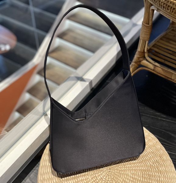 women's 2022 new underarm messenger bag irregular rectangle elegant high-end luxury simple atmosphere luxury designer senior
women's 2022 new underarm messenger bag irregular rectangle elegant high-end luxury simple atmosphere luxury designer senior