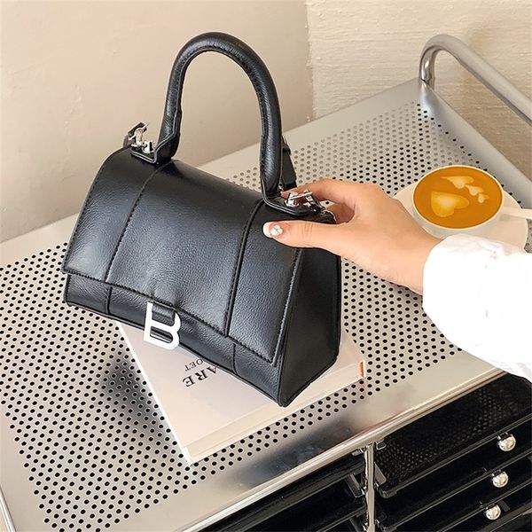hourglass women's leisure personality single messenger black plain small square 80% off wholesale store
hourglass women's leisure personality single messenger black plain small square 80% off wholesale store