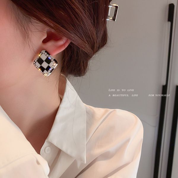 925 silver stud rhinestone-encrusted plaid retro stud earrings fashion all-match niche personality simple graceful design eardrop, Golden
925 silver stud rhinestone-encrusted plaid retro stud earrings fashion all-match niche personality simple graceful design eardrop, Golden