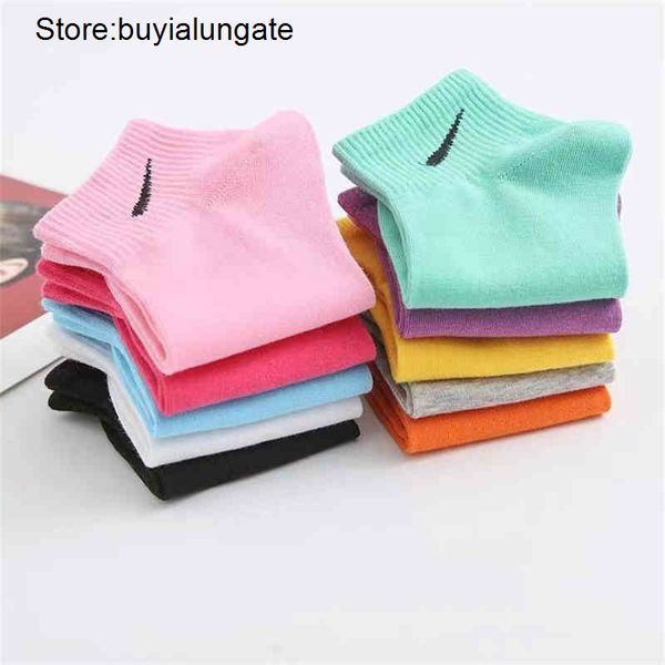 classic fashion men's socks gift box stockings hook brand black white gray medium tube sports cotton sweat absorbing sock men women lux
classic fashion men's socks gift box stockings hook brand black white gray medium tube sports cotton sweat absorbing sock men women lux