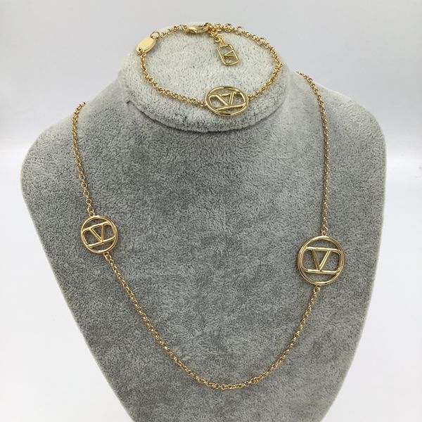 charm fashion gold double tag pendant necklace design luxury brand jewelry designer letter v women 18k gold simple choker and bracelet set f, Silver
charm fashion gold double tag pendant necklace design luxury brand jewelry designer letter v women 18k gold simple choker and bracelet set f, Silver