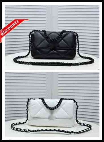 woman's design 26169 luxury brand letter plaid shoulder chain cc bag lambskin handbag vintage messenger bags real leather le boy 2.55 f, Black;red
woman's design 26169 luxury brand letter plaid shoulder chain cc bag lambskin handbag vintage messenger bags real leather le boy 2.55 f, Black;red