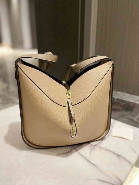 bags tote women cowhide hammock wallet fashion handbag exquisite large capacity shoulder brand designer crossbody clutch female purses 1225
bags tote women cowhide hammock wallet fashion handbag exquisite large capacity shoulder brand designer crossbody clutch female purses 1225