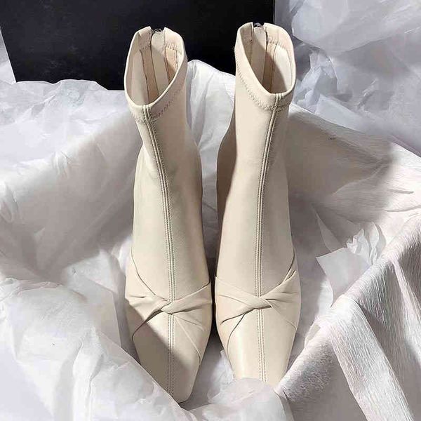 boots spring, Black
boots spring, Black