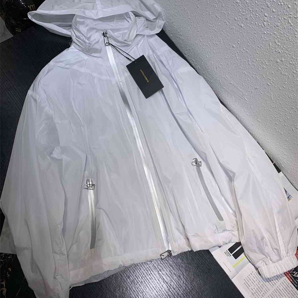 summer explosion chaopai family reflective design windbreaker and sunscreen, White
summer explosion chaopai family reflective design windbreaker and sunscreen, White