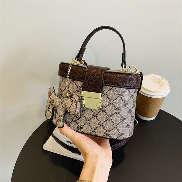 popular in spring personalized women's texture foreign style single mobile phone 60% off outlet store
popular in spring personalized women's texture foreign style single mobile phone 60% off outlet store