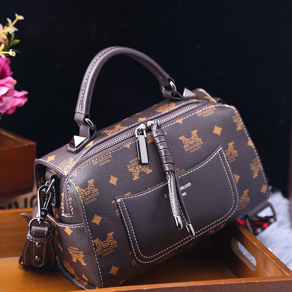 genuine leather women pillow bag 2022 classical geometric prints one shoulder bag ladies designer purses and messenger bags met
genuine leather women pillow bag 2022 classical geometric prints one shoulder bag ladies designer purses and messenger bags met