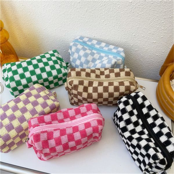 korean ins checkerboard knitted cosmetic cases for women ladies large capacity lattice makeup bags plaid beauty organizer pouch 220609
korean ins checkerboard knitted cosmetic cases for women ladies large capacity lattice makeup bags plaid beauty organizer pouch 220609