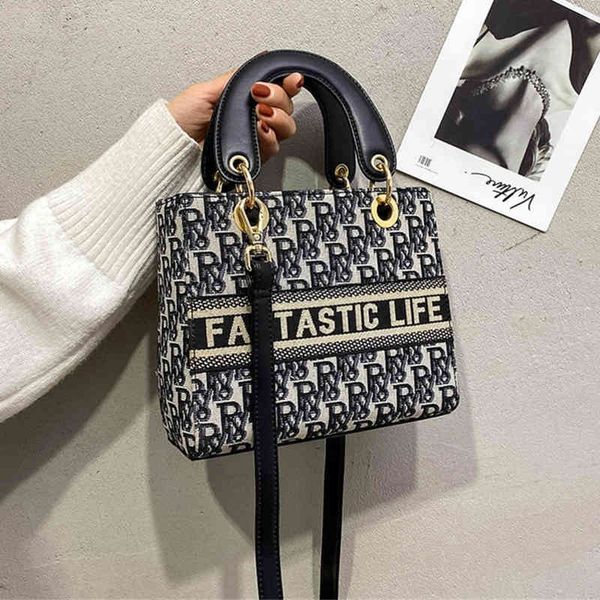 recommended by store manager 2021 new foreign style portable small handbags womens sling one shoulder messenger bag
recommended by store manager 2021 new foreign style portable small handbags womens sling one shoulder messenger bag