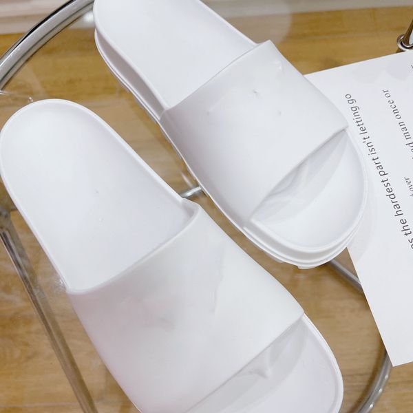2021 designer slippers new luxury slides men summer rubber sandals beach slide fashion scuffs slippers indoor shoes 0516, Black
2021 designer slippers new luxury slides men summer rubber sandals beach slide fashion scuffs slippers indoor shoes 0516, Black
