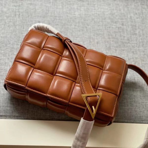2022 luxury designers lady wallets patchwork tote braided lattice purses cover coin fashion quilting clutch bags handbags interior compartme, Red;black
2022 luxury designers lady wallets patchwork tote braided lattice purses cover coin fashion quilting clutch bags handbags interior compartme, Red;black