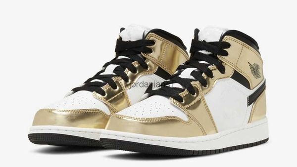shoes jumpman 1 mid metallic gold white black gym training sneaker men women outdoor sneakers sports original
shoes jumpman 1 mid metallic gold white black gym training sneaker men women outdoor sneakers sports original