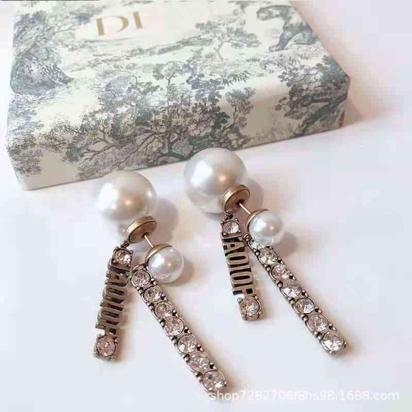 d family classic letter pearl women's simple and 925 sier needle2022 luxury brand fashion design versatile ladies jewelry stud earrings, Golden;silver
d family classic letter pearl women's simple and 925 sier needle2022 luxury brand fashion design versatile ladies jewelry stud earrings, Golden;silver