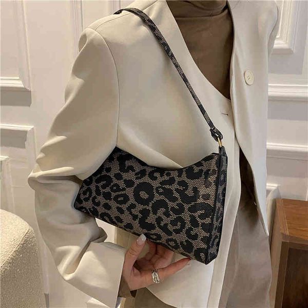 simple women's one shoulder armpit bag 2022 new fashion net red leisure printed small square summer fashion brand wide strap ladies han
simple women's one shoulder armpit bag 2022 new fashion net red leisure printed small square summer fashion brand wide strap ladies han