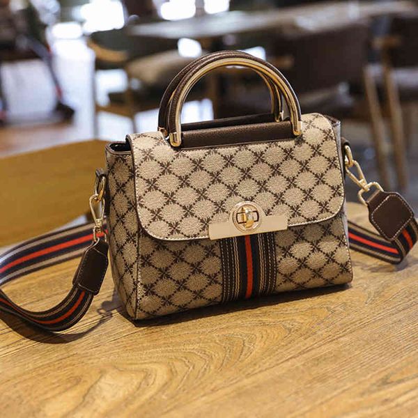 pattern sling one shoulder bag female small messenger mobile phone mature temperament square mother bags
pattern sling one shoulder bag female small messenger mobile phone mature temperament square mother bags