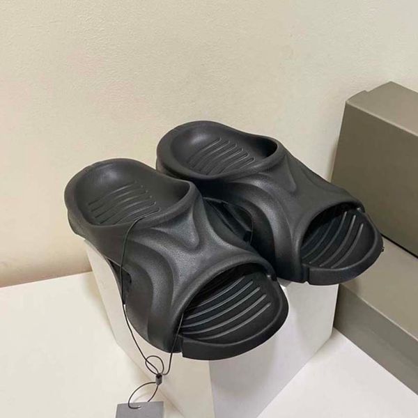 2022 fashion paris men slippers foam rubber designer slippers flat alphabet sliders summer beach shoes sandals casual06, Black
2022 fashion paris men slippers foam rubber designer slippers flat alphabet sliders summer beach shoes sandals casual06, Black